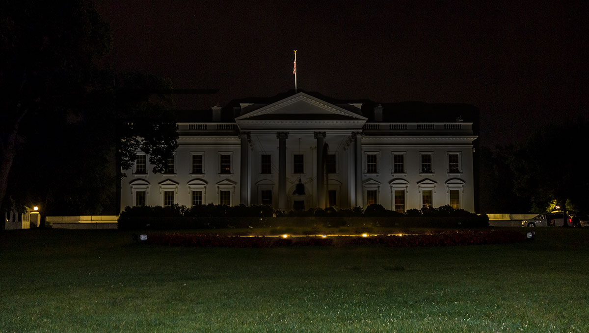 Casa Blanca a oscuras