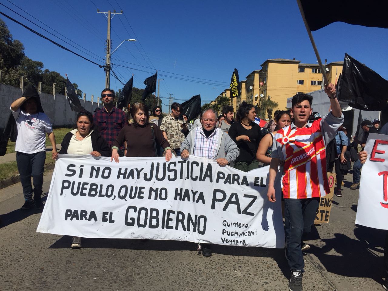 Crisis ambiental: Vecinos de Quintero y Puchuncaví marchan para entregar petitorio a autoridades locales
